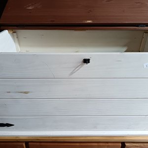 Baúl de Madera Blanco y Marrón con Herrajes Negros - imagen 5