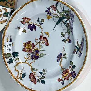 Dos Platos Decorativos de Porcelana y Losa con Flores - imagen 2