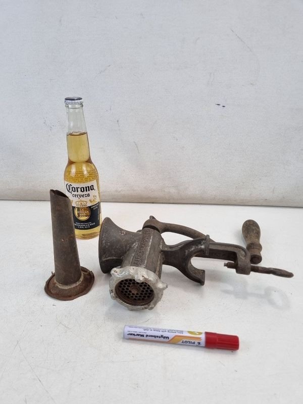Antigua Máquina de Picar Carne Alexanderwerk con Embudo para Embutir
