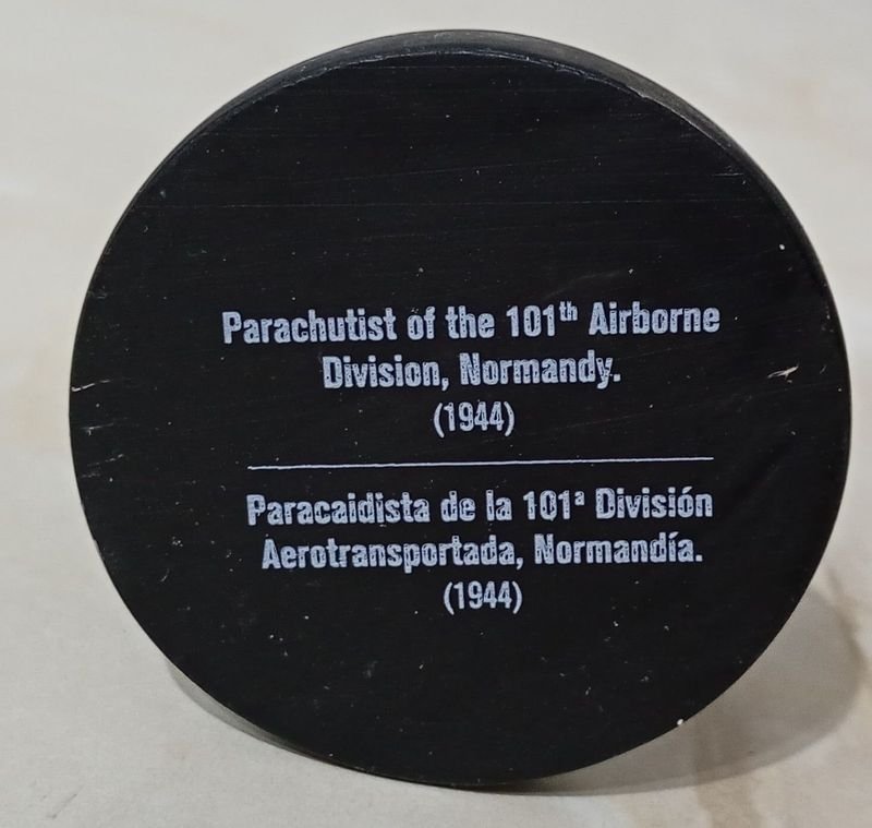 Figura de plástico de un paracaidista de la 101ª División Aerotransportada - imagen 6