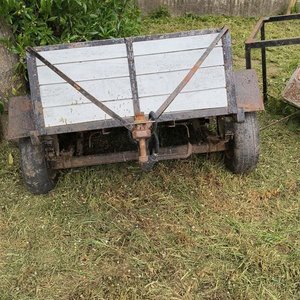 Tráiler de Carga Pequeño con Laterales de Madera - imagen 2