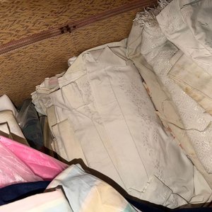 Lote de Manteles y Sábanas Antiguas con Bordados y Encajes - imagen 6