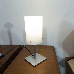 Lámpara de Sobremesa Base Plateada y Pantalla Opalina - imagen 1