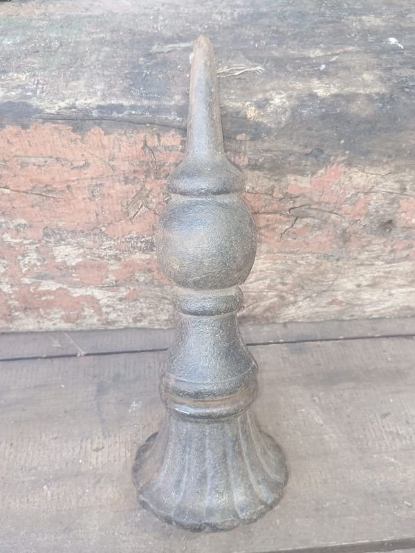 Pináculo de Hierro Fundido para Decoración o Construcción