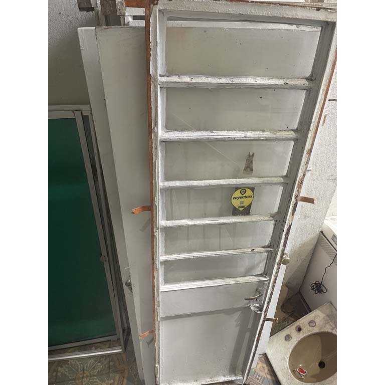 Lote de 3 Puertas de Madera con Marco y 1 Puerta de Hierro