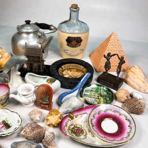 Lote Variado: Porrón de Gres, Pava de Aluminio, Adornos y Figuras - imagen 5