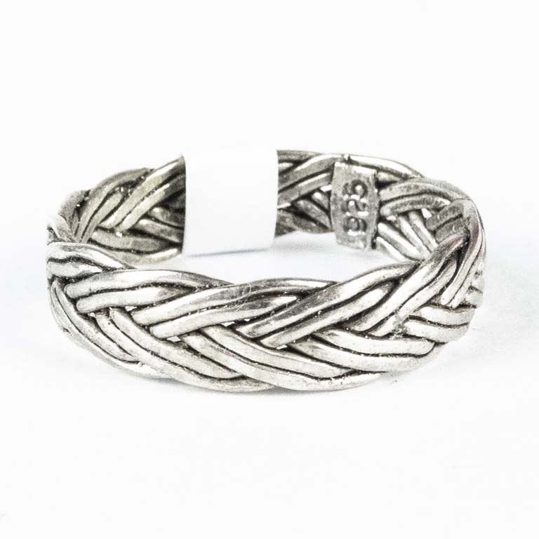 Lote siguiente: Anillo de plata en excelente condición - Detalles en español