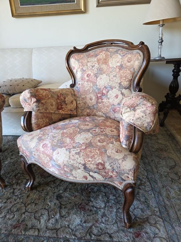 Sillones victorianos tapizados en tela floreada - imagen 4