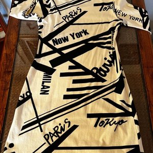 Vestido de Algodón con Estampado de Ciudades Talle M - imagen 1