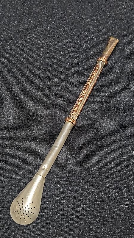 Bombilla para Mate en Plata y Oro con Detalles Labrados