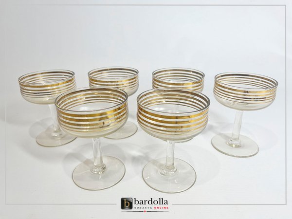 Set de copas para champagne con filete dorado - imagen 1