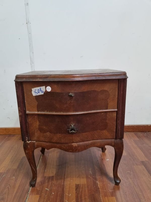 Lote siguiente: Mesa de luz de estilo para hogar