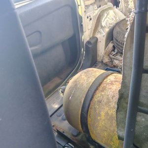 Camioneta Fiat Doblo Siniestrada con Tanque a Gas - imagen 9