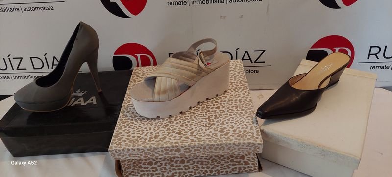 Lote siguiente: Calzado de tacón alto para mujer