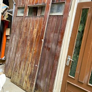 Lote anterior: Tres Hojas de Puerta de Cedro con Vidrio y Detalles