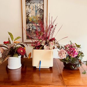 3 Macetones con Arreglos Florales Sintéticos de Interior - imagen 1