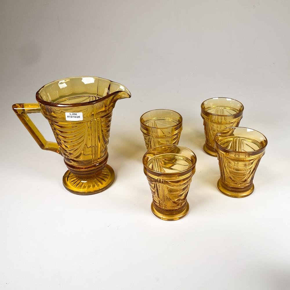 Jarra y 4 Vasos de Vidrio Color Ámbar