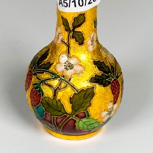 Florerito de porcelana Sevres de Milet ,decoración floral altura 8,5 cm - imagen 3