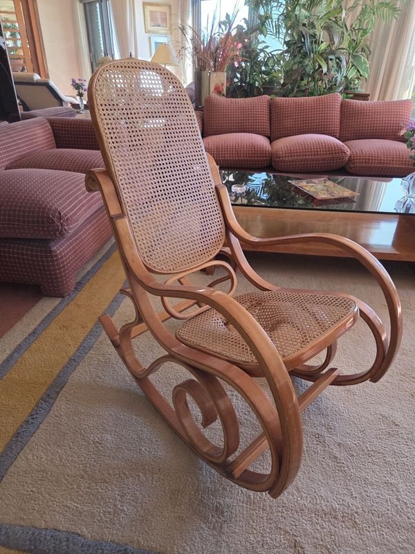 Silla de madera con esterilla y muebles para sala - imagen 2
