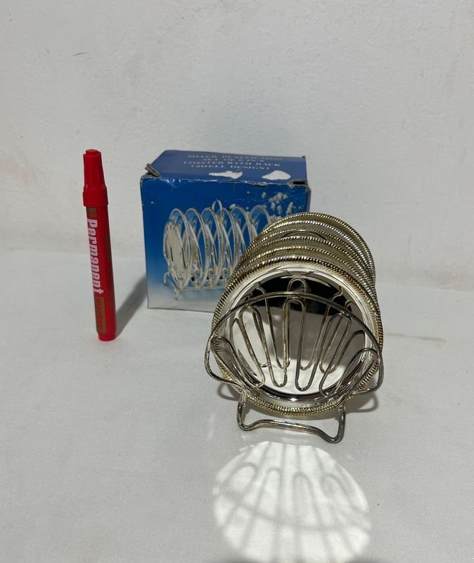 Set de 6 Posavasos Metálicos con Soporte Plateado