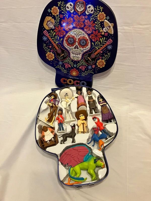 Colección Figuras Coco Disney Pixar Caja Metálica - imagen 1