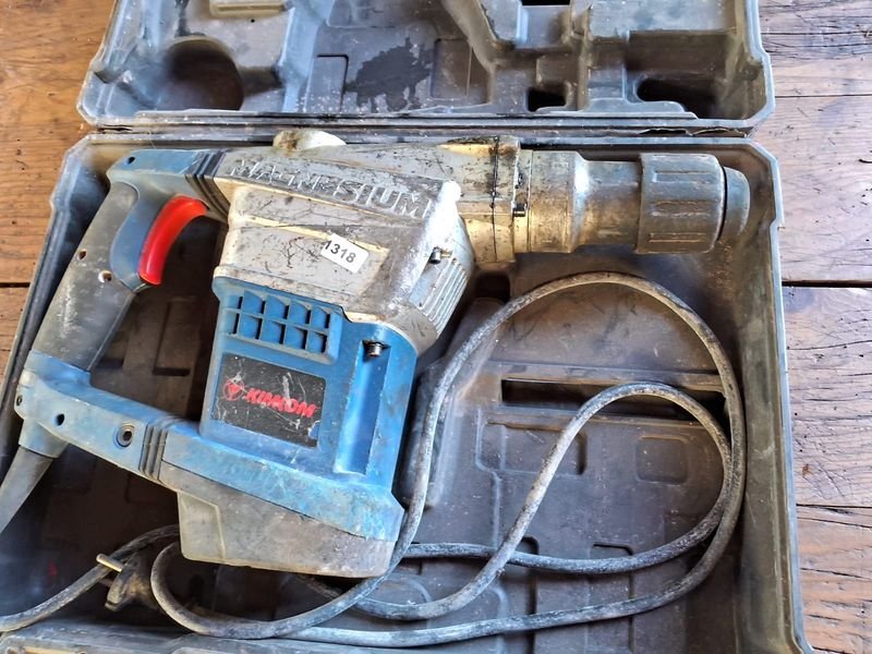 Martillo demoledor eléctrico en su caja - imagen 2