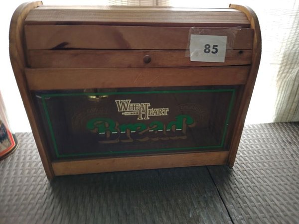 Panera de Madera con Tapa Enrollable y Ventana "Wheat Heart Bread"