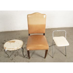 Lote de 3 Muebles: Banqueta Plegable, Banqueta de Baño y Silla Tapizada - imagen 2