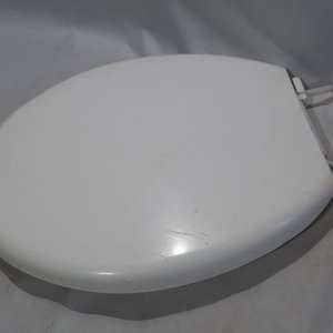 Lote siguiente: Tapa de Inodoro Blanca con Bisagras