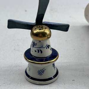Molino Holandés de Porcelana Azul y Blanco con Detalles Dorados - imagen 6