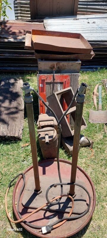 Lote anterior: Colección de hierros y tablas variadas para ahumador