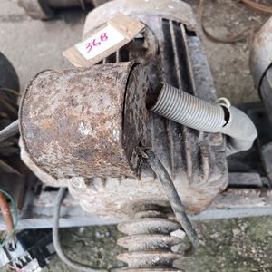 Motor Trifásico WEG 10 HP con Llave Cuchilla y Polea - imagen 1