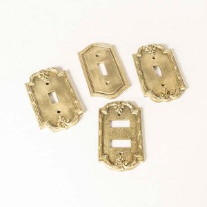 Lote siguiente: 4 Tapas de Bronce Decoradas con Diseño Floral - 12 cm