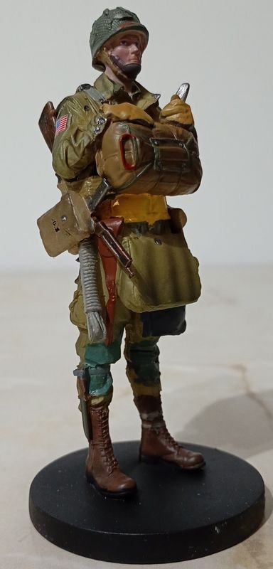 Figura de plástico de un paracaidista de la 101ª División Aerotransportada - imagen 3