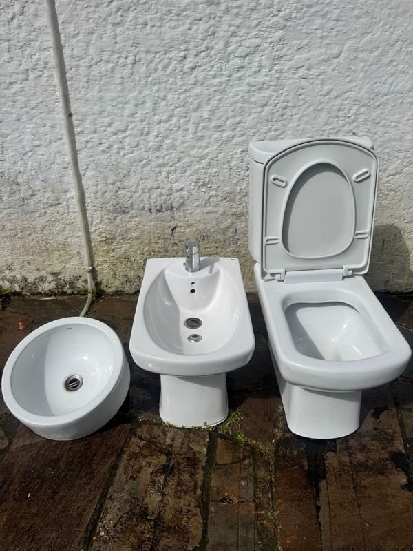Juego de Baño ROCA Dama Senso: Inodoro, Bidet y Bacha con Grifería RAMON SOLER