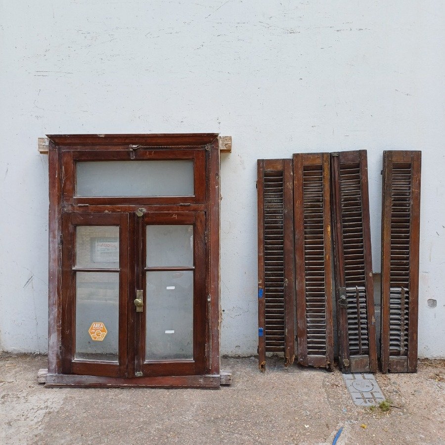 Ventana de madera con características únicas - imagen 2