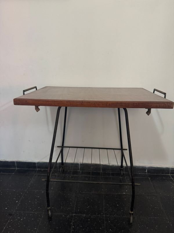 Lote anterior: Mesa retro de TV en buen estado