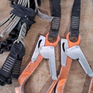 Arnés de Seguridad con Enganches Metálicos - imagen 2