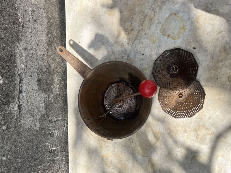 Lote siguiente: Rallador Moulin Legumes Frances Con 3 Discos - Maquinaria