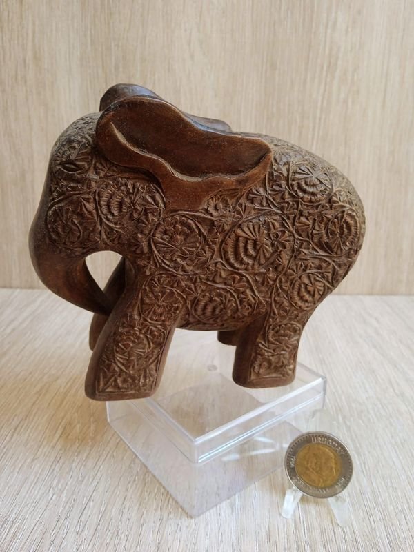 Lote anterior: Talla en Madera de Elefante, 14x13 cm, Buen Estado
