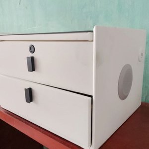 Mesa de Noche Moderna con Cajones y Carga Inalámbrica - imagen 2