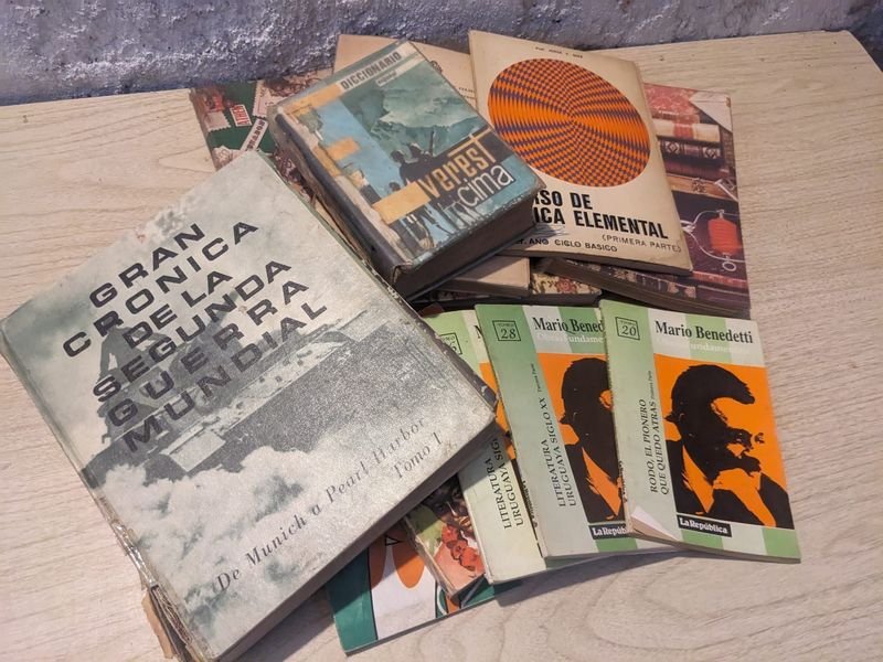 Colección de libros variados