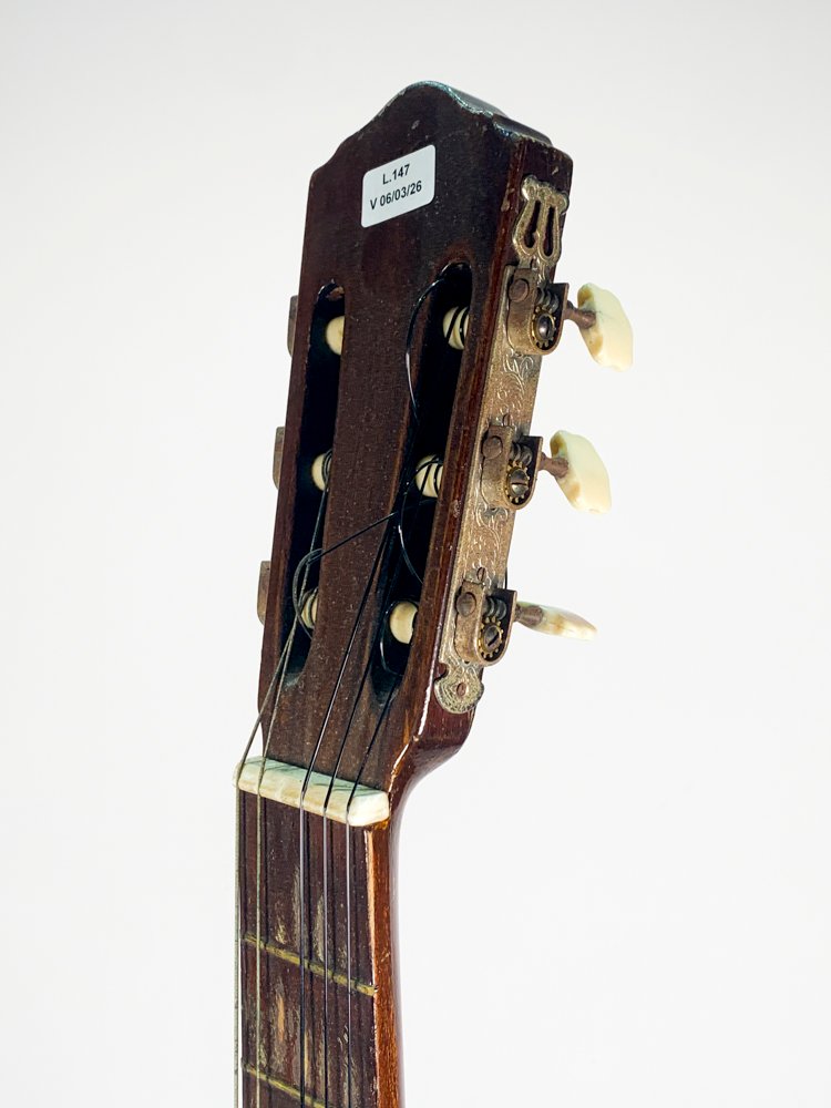 Guitarra de concierto marca Caruso con estuche marrón e interior rojo - imagen 2