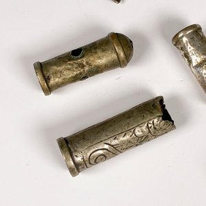 Seis Piezas de Platería Criolla: Cabos y Pasadores con Averías - imagen 3