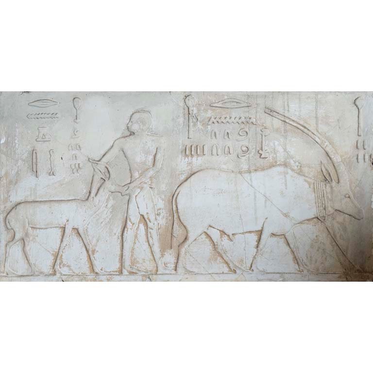 Antiguo Relieve Egipcio: Pastor con Ganado, Estilo Museo del Louvre
