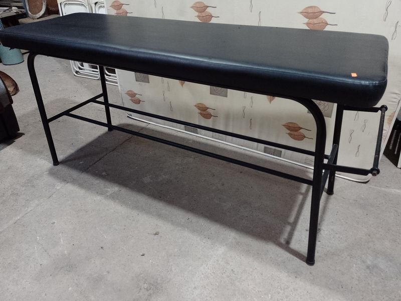 Mueble de mesa y colchón en buen estado - imagen 2