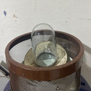 Lote siguiente: Artefacto Metálico con Recipiente de Vidrio
