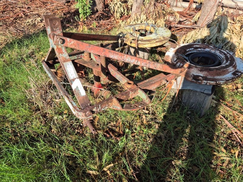 Implemento Agrícola Ensurcador con Tiro para 3 Puntos y 2 Pesas - imagen 7