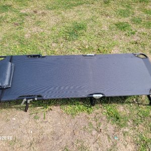 Catre Plegable para Camping - Tela Gris Rayada y Caños Negros - imagen 6