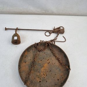 L 367 - 1 Pieza - Antigua balanza de platillo de tipo romano en hierro, con cadena y gancho (Ideal decoracion rustica - Con detalles de oxido) - imagen 3